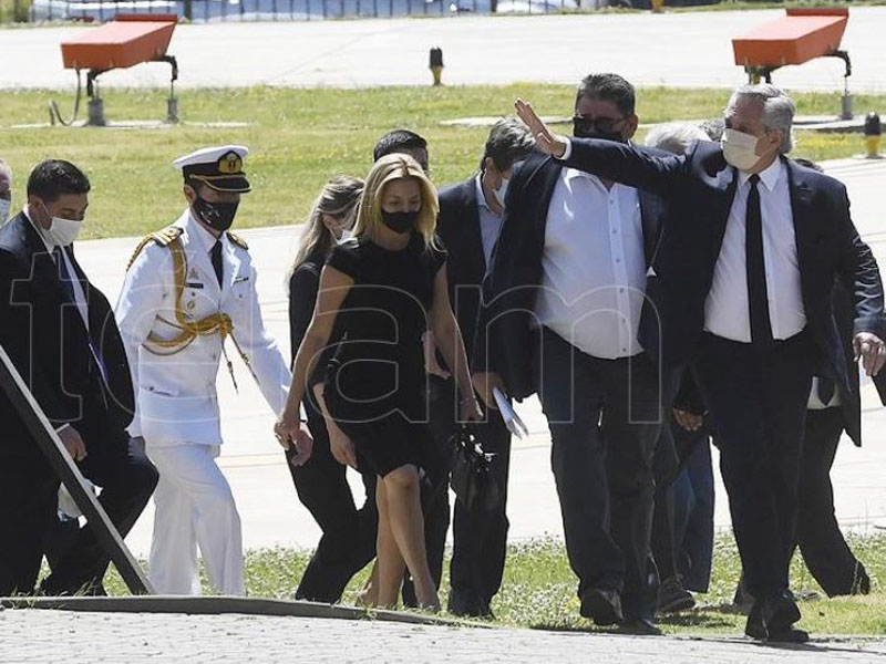 El Presidente asiste a despedida de Maradona en la Casa de Gobierno