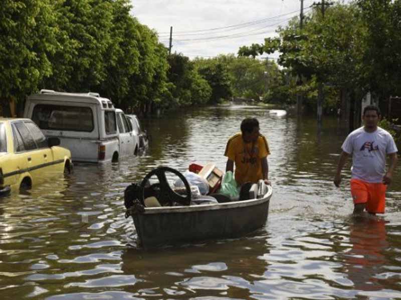 Más de 7 mil evacuados por las inundaciones
