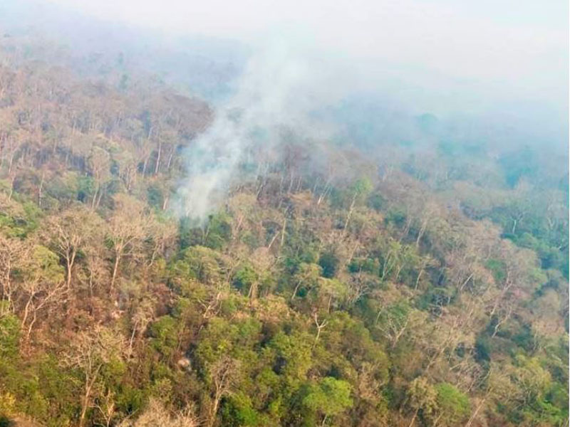 Tres provincias continúan con focos de incendios forestales