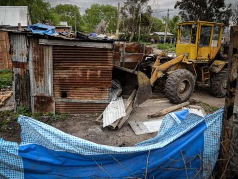 El Municipio derribó un bunker de venta de drogas en Jardín de Alto Camet